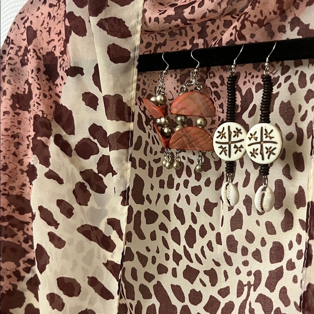 3 pc gift Lightweight Animal Print Sheer Shawl Blush and Brown 2 pairs earrings - Picture 4 of 6
